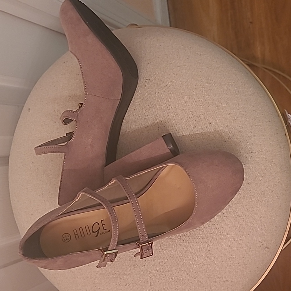 Rouge Helium Taupe suede heels 8.5 medium width